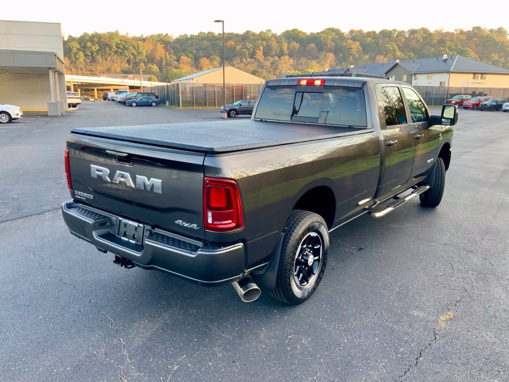 Used 2025 RAM 3500 Laramie AWD/4WD image 12