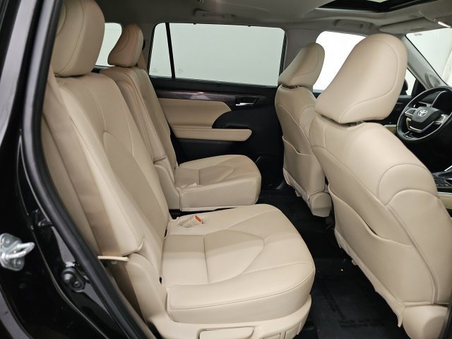 Used 2024 Toyota Highlander Limited AWD/4WD image 38