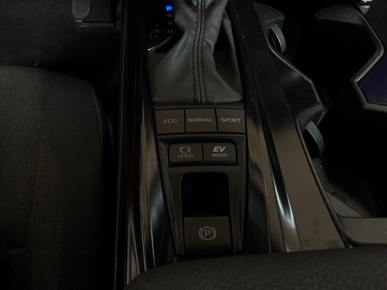 Used 2025 Toyota Camry LE FWD image 25