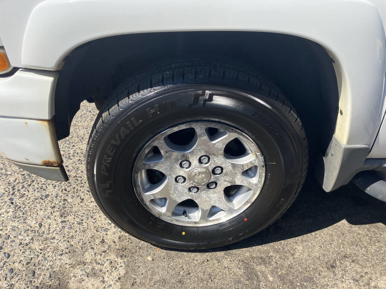 Used 2002 Chevrolet Suburban Z71 image 12