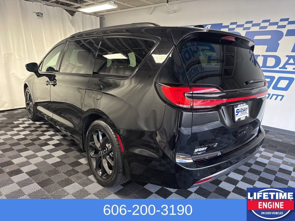 Used 2025 Chrysler Pacifica Limited FWD image 10
