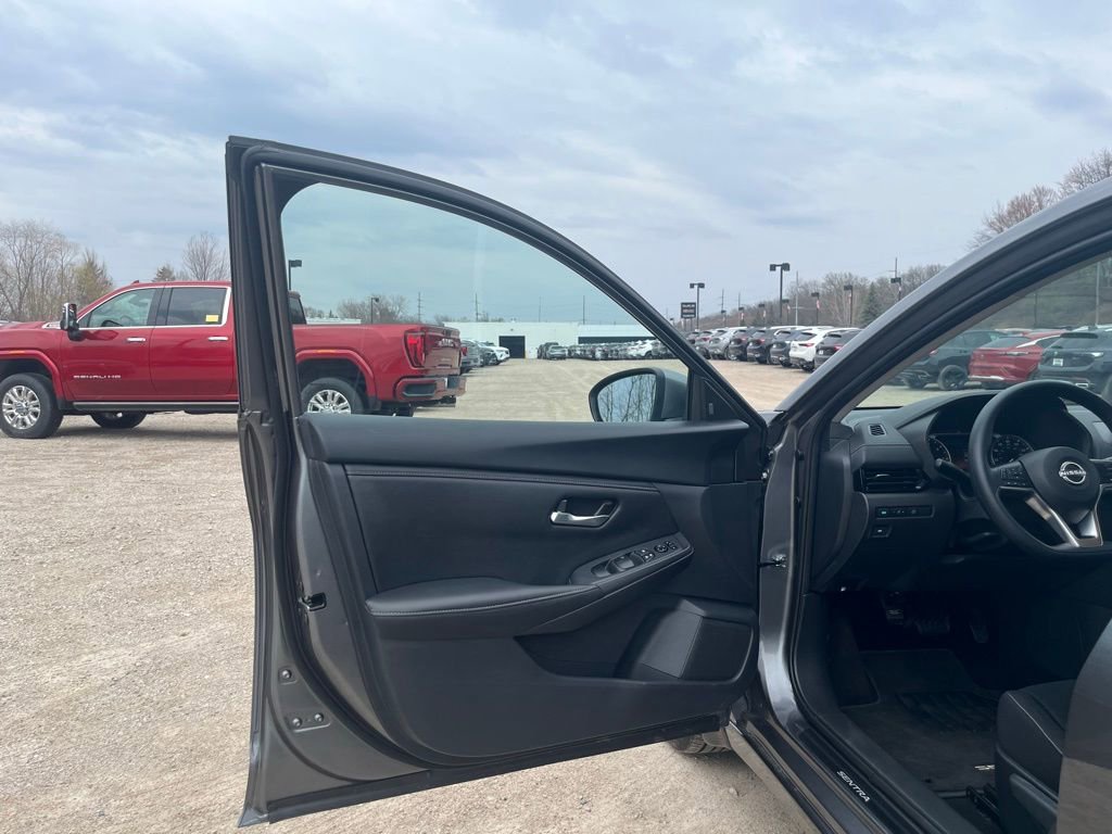 Used 2025 Nissan Sentra SV image 14