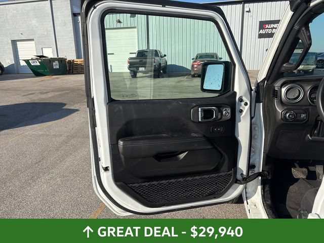 Used 2023 Jeep Wrangler Unlimited Sahara AWD/4WD image 30