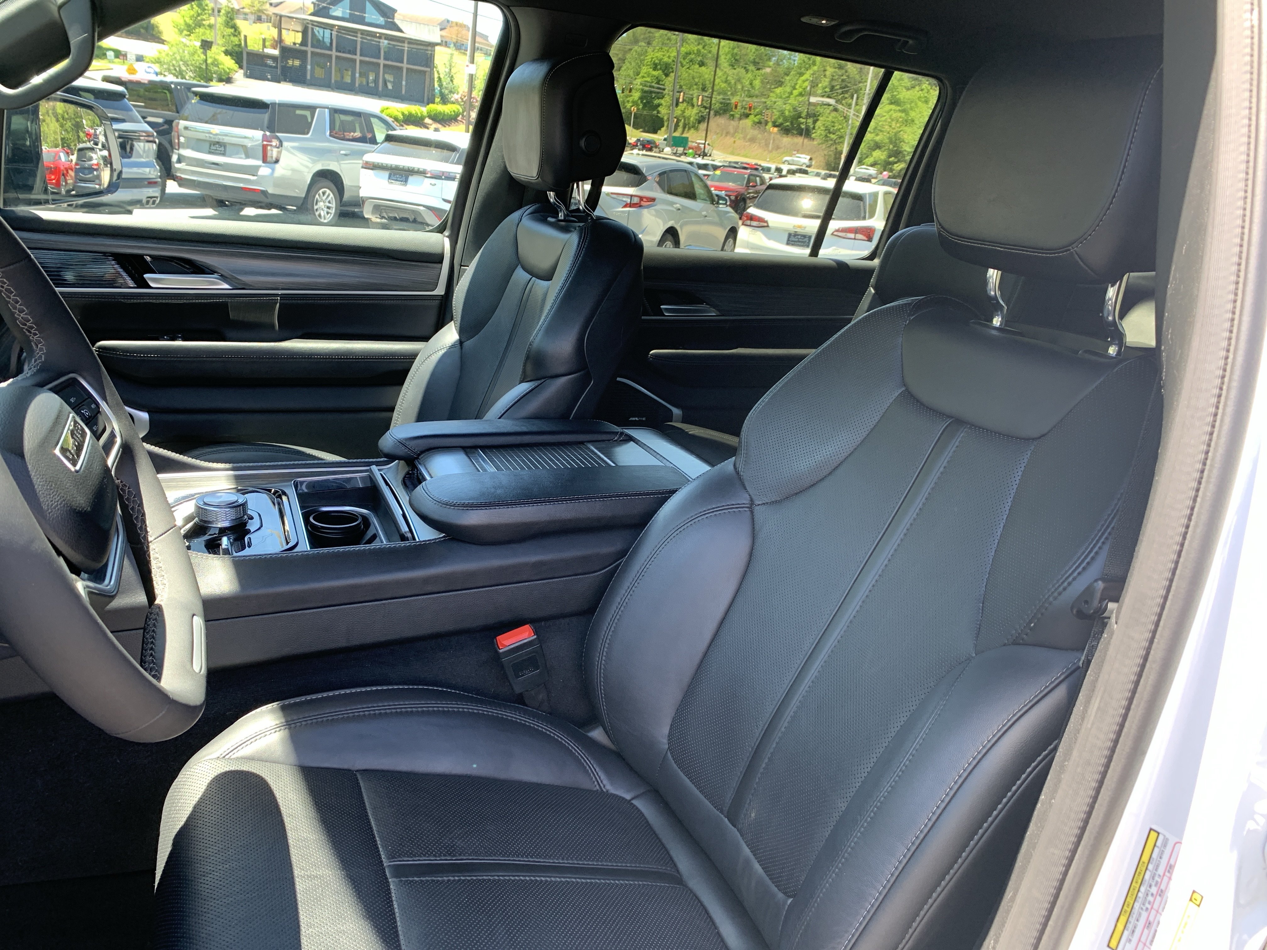 Used 2024 Jeep Wagoneer Series II AWD/4WD image 21
