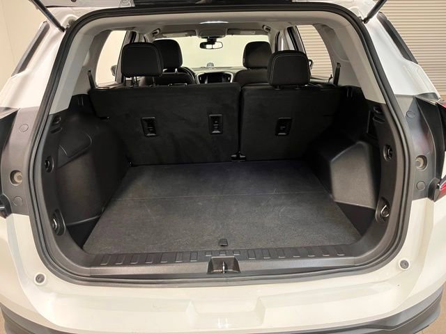 Used 2024 GMC Terrain SLE image 16