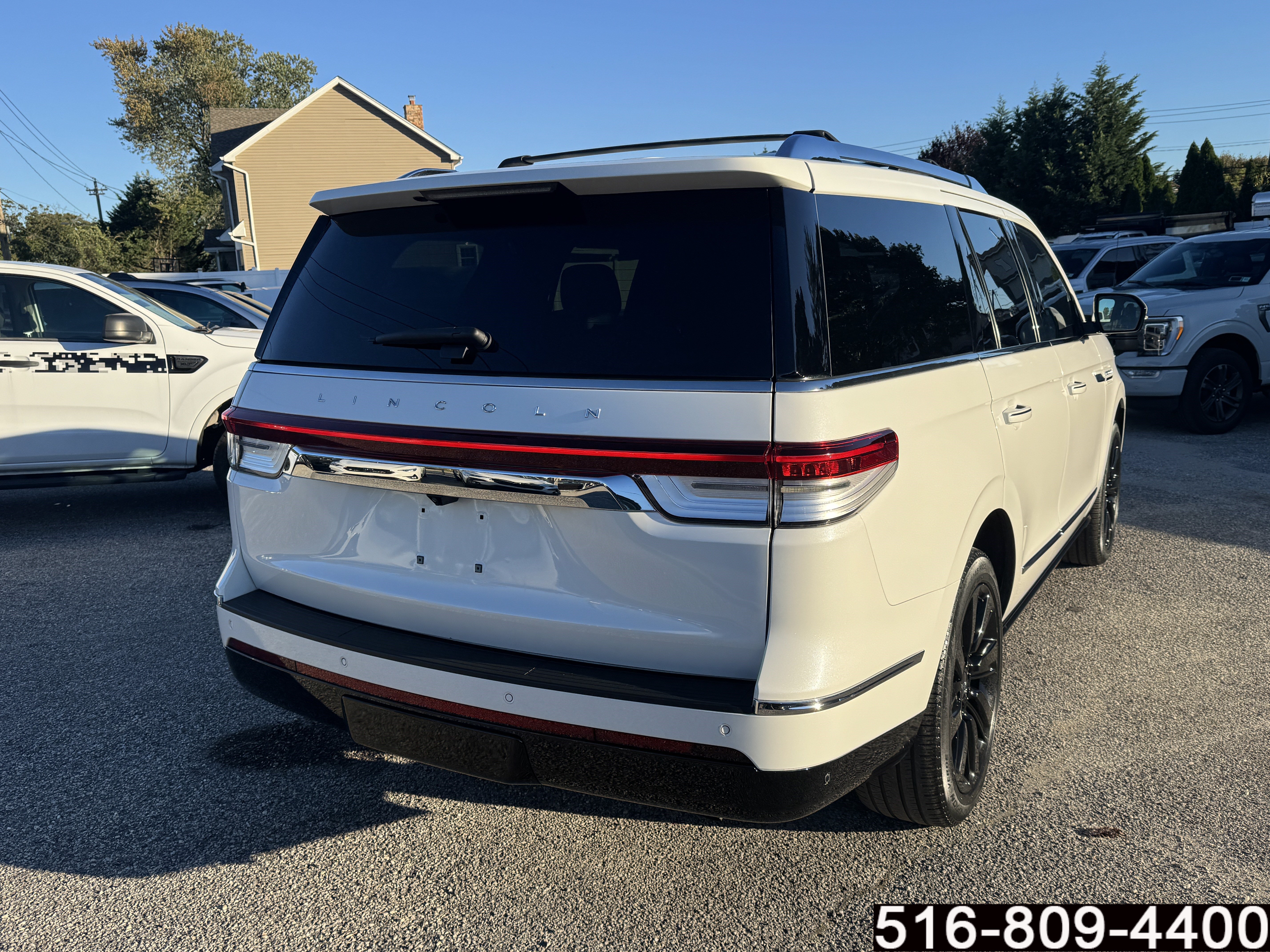 Used 2022 Lincoln Navigator Reserve w/ Monochromatic Package AWD/4WD image 4