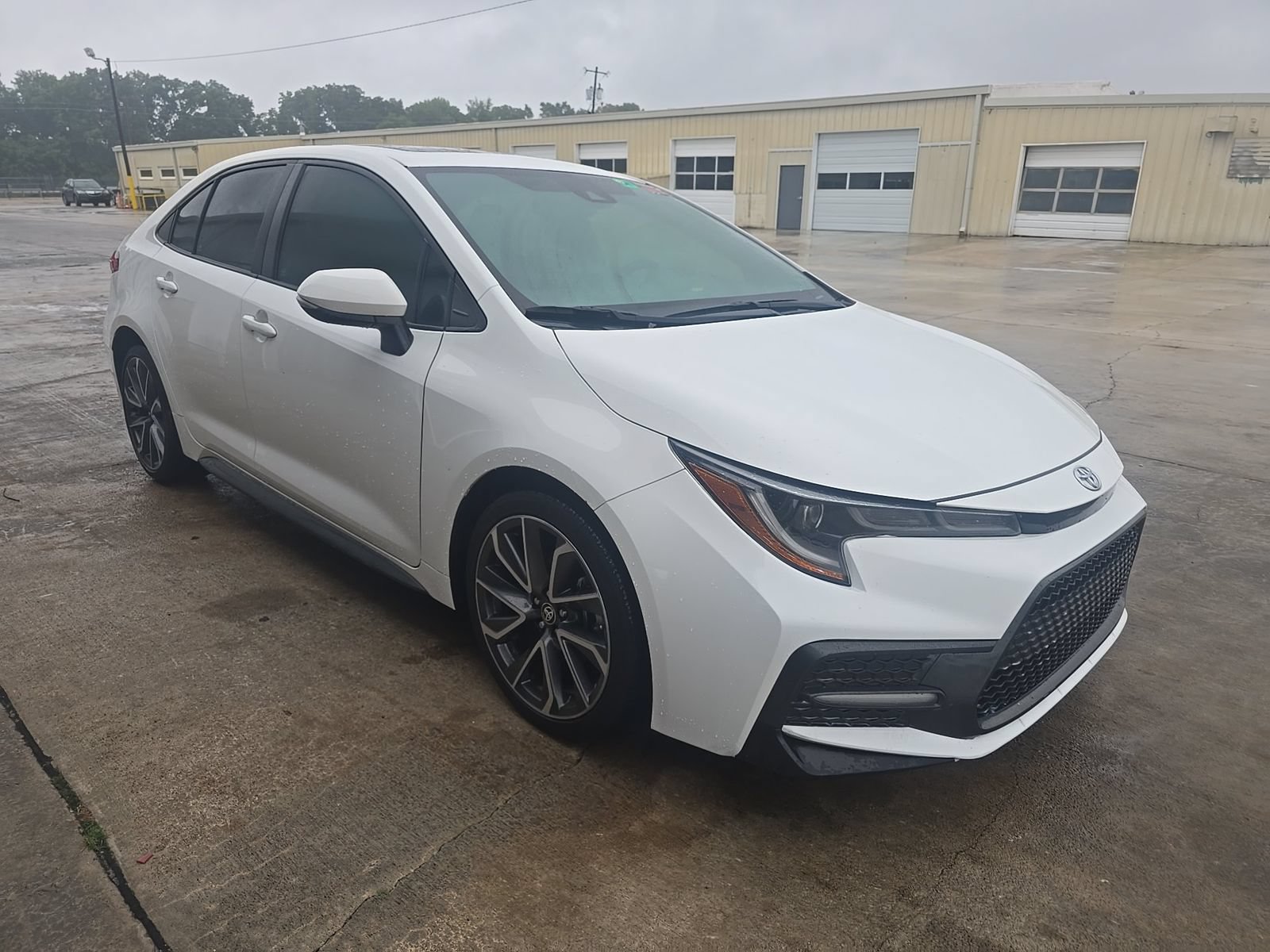 Used 2020 Toyota Corolla SE w/ SE Premium Package FWD image 4