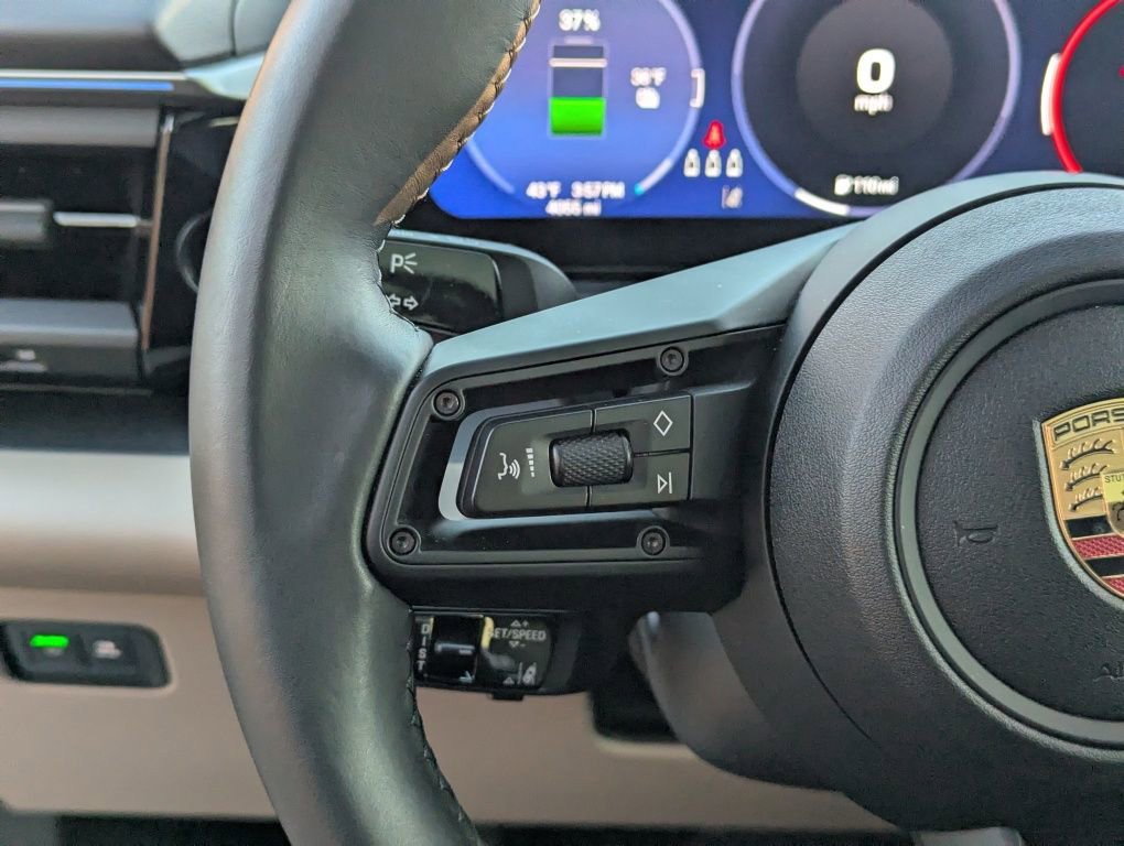 Certified 2025 Porsche Macan Electric image 27