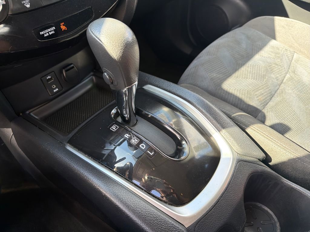 Used 2015 Nissan Rogue S image 37
