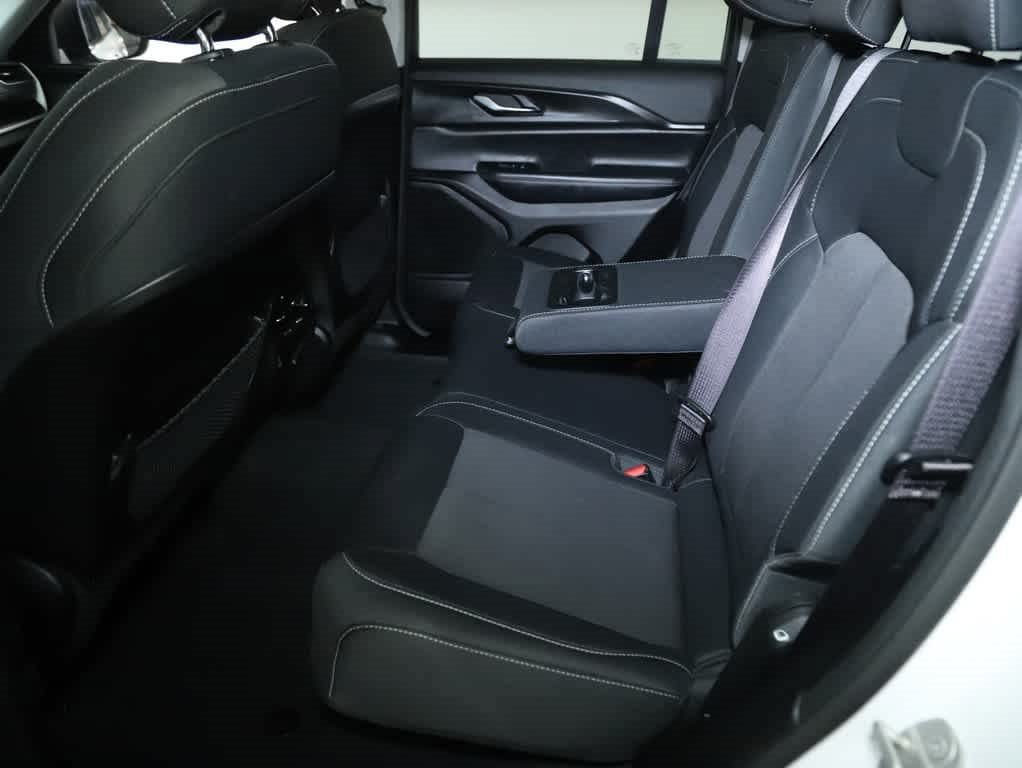 Used 2023 Jeep Grand Cherokee Laredo AWD/4WD image 14