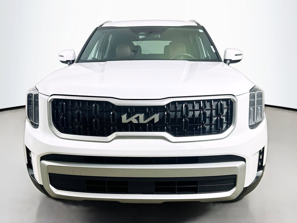 Used 2023 Kia Telluride EX w/ EX Captain's Chair Package image 2