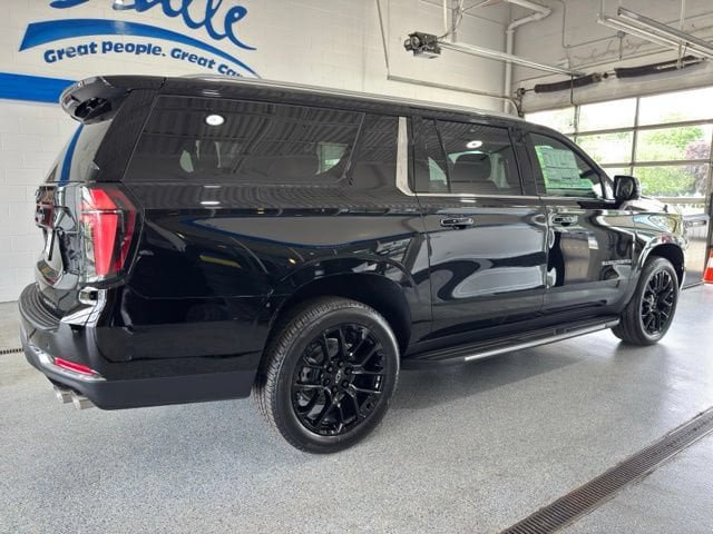 New 2026 Chevrolet Suburban Premier w/ Sun And Tow Package AWD/4WD image 12