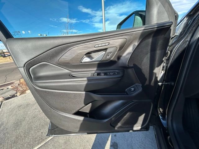 Used 2024 GMC Terrain SLT image 20