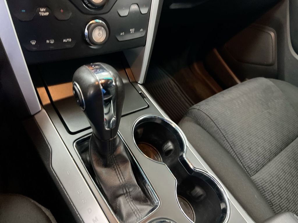 Used 2015 Ford Explorer XLT w/ Equipment Group 201A image 17