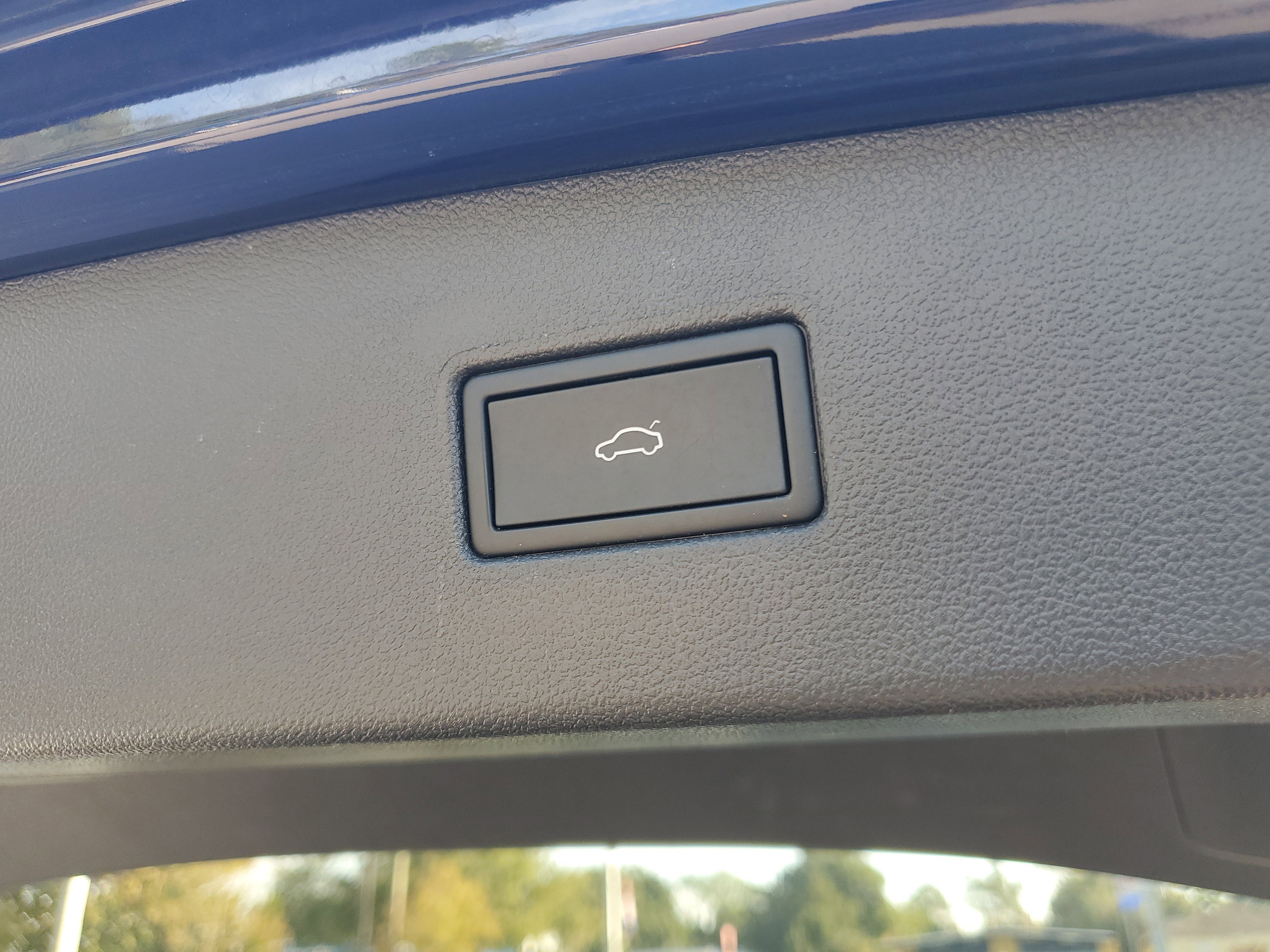 Used 2022 Volkswagen Tiguan SEL R-Line image 16