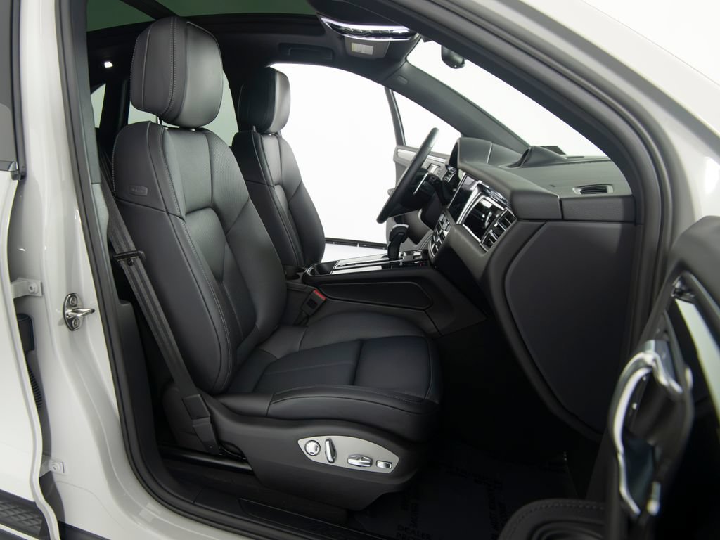 New 2026 Porsche Macan AWD/4WD image 37