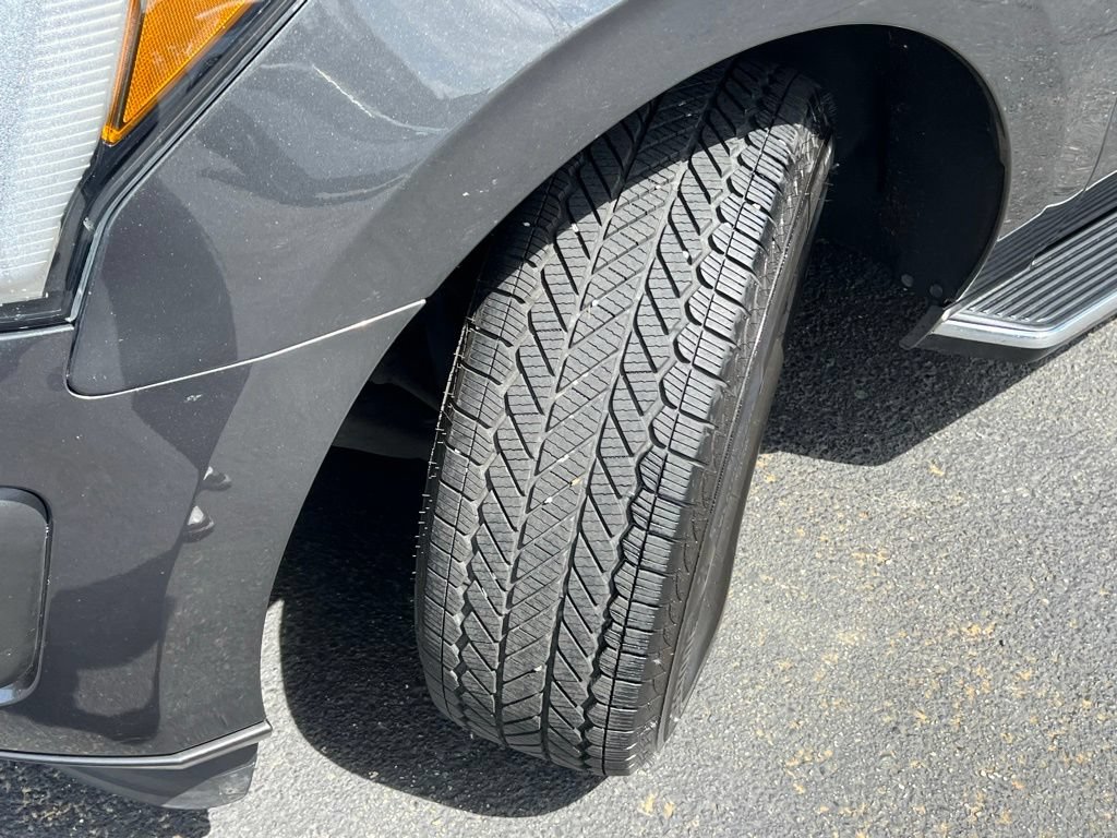 Used 2021 Ford Expedition XLT w/ Equipment Group 202A AWD/4WD image 3