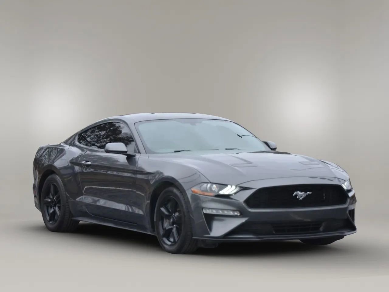 Used 2018 Ford Mustang Coupe image 3