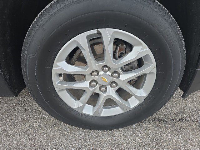 Used 2023 Chevrolet Traverse LS image 13