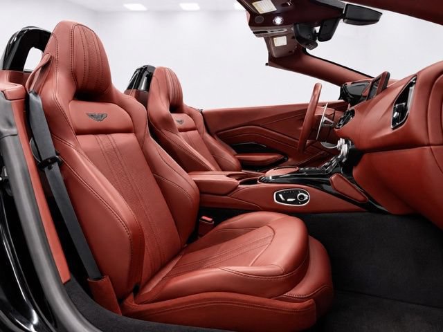 Used 2021 Aston Martin V8 Vantage Roadster RWD image 17