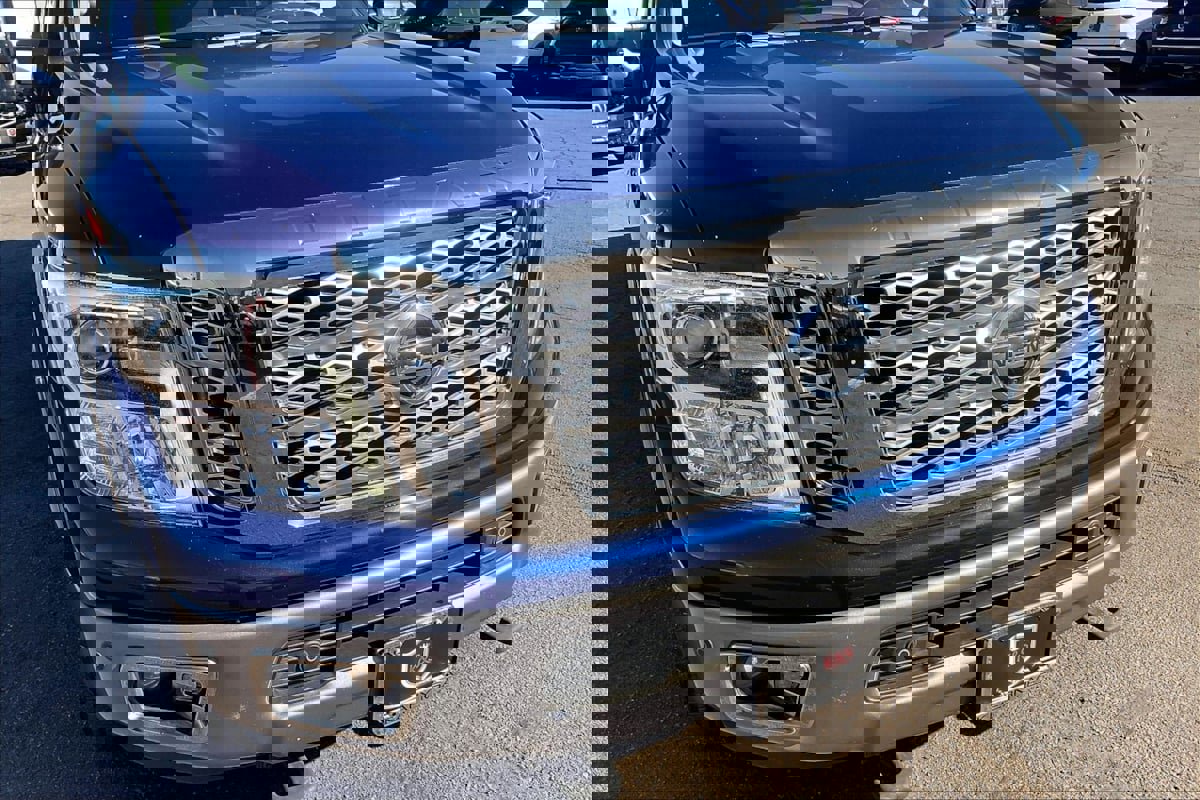 Used 2017 Nissan Titan Platinum Reserve image 5