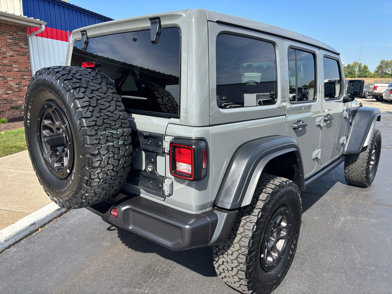 Used 2023 Jeep Wrangler Unlimited Sport image 3