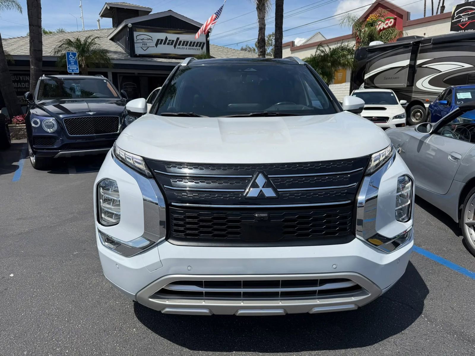 Used 2024 Mitsubishi Outlander SEL FWD image 2