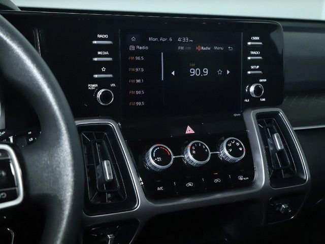 Used 2022 Kia Sorento LX AWD/4WD image 23