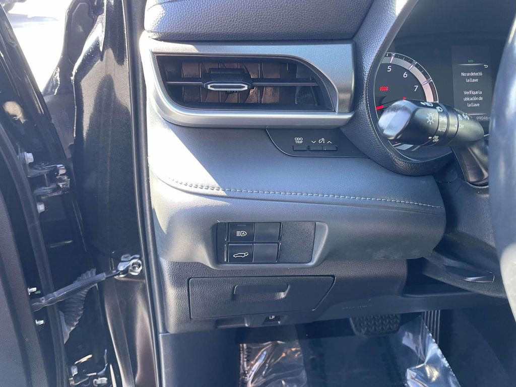 Used 2021 Toyota Highlander LE image 29