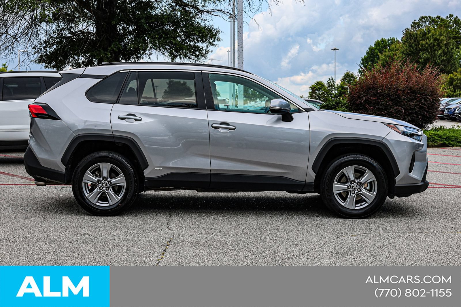 Used 2024 Toyota RAV4 LE AWD/4WD image 10