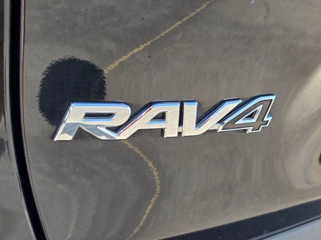 Used 2022 Toyota RAV4 LE AWD/4WD image 15