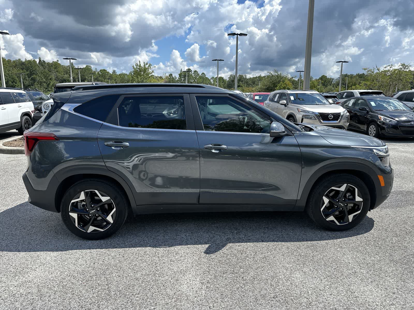 Used 2024 Kia Seltos EX FWD image 10