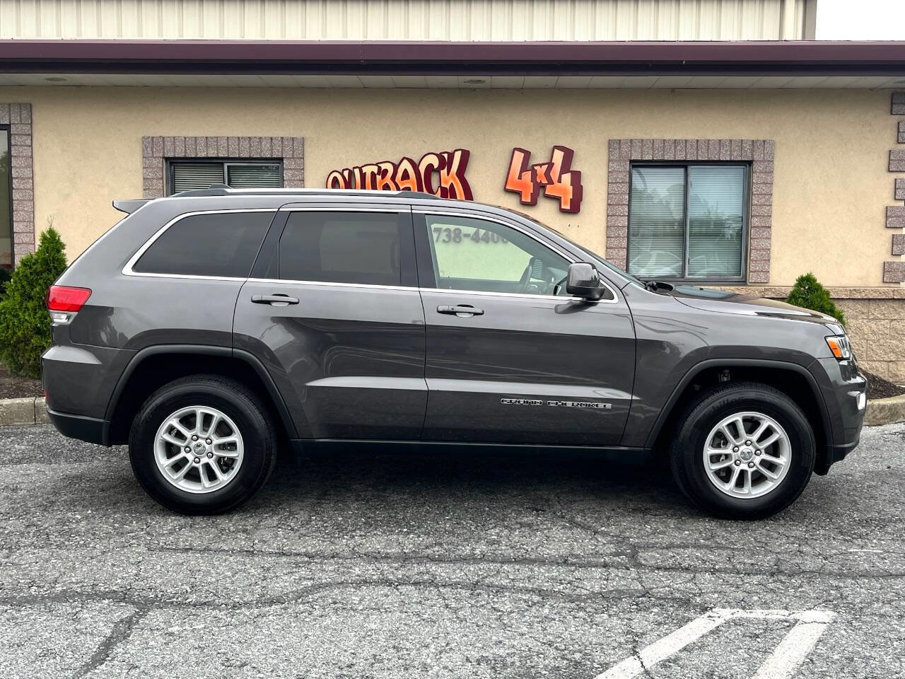 Used 2019 Jeep Grand Cherokee Laredo image 33