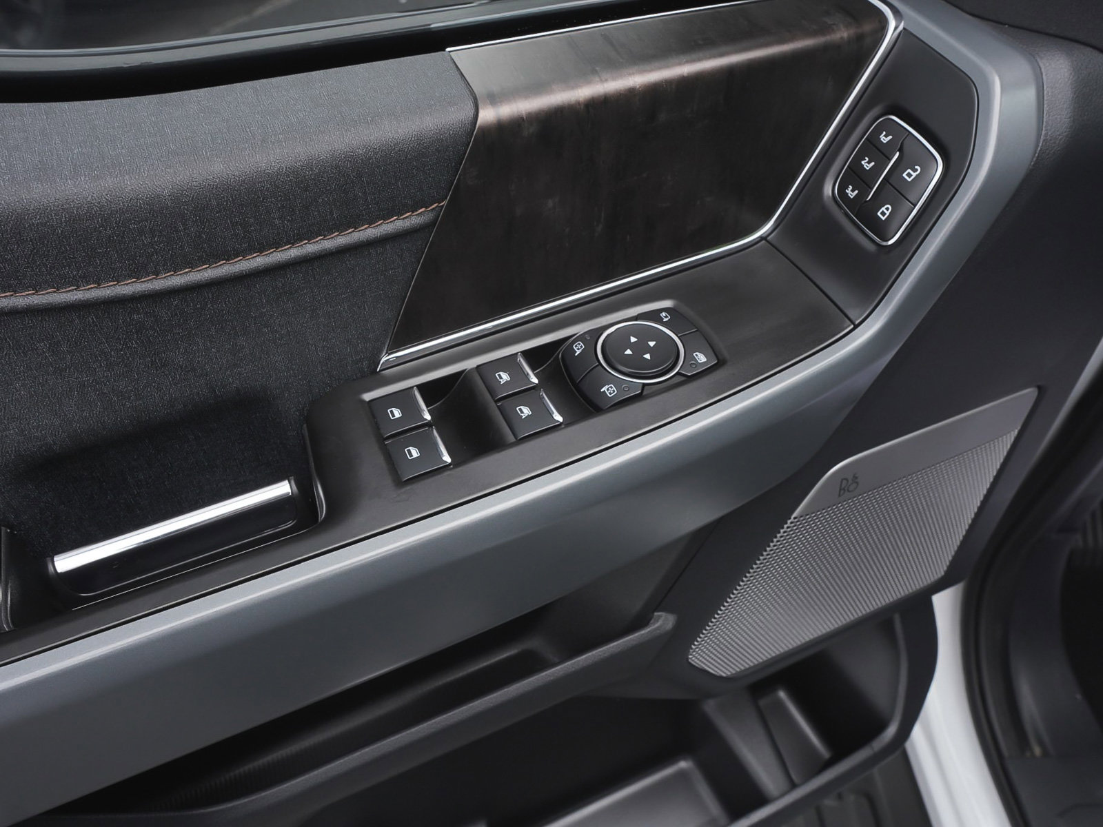 Used 2023 Ford F150 Lightning Lariat image 10