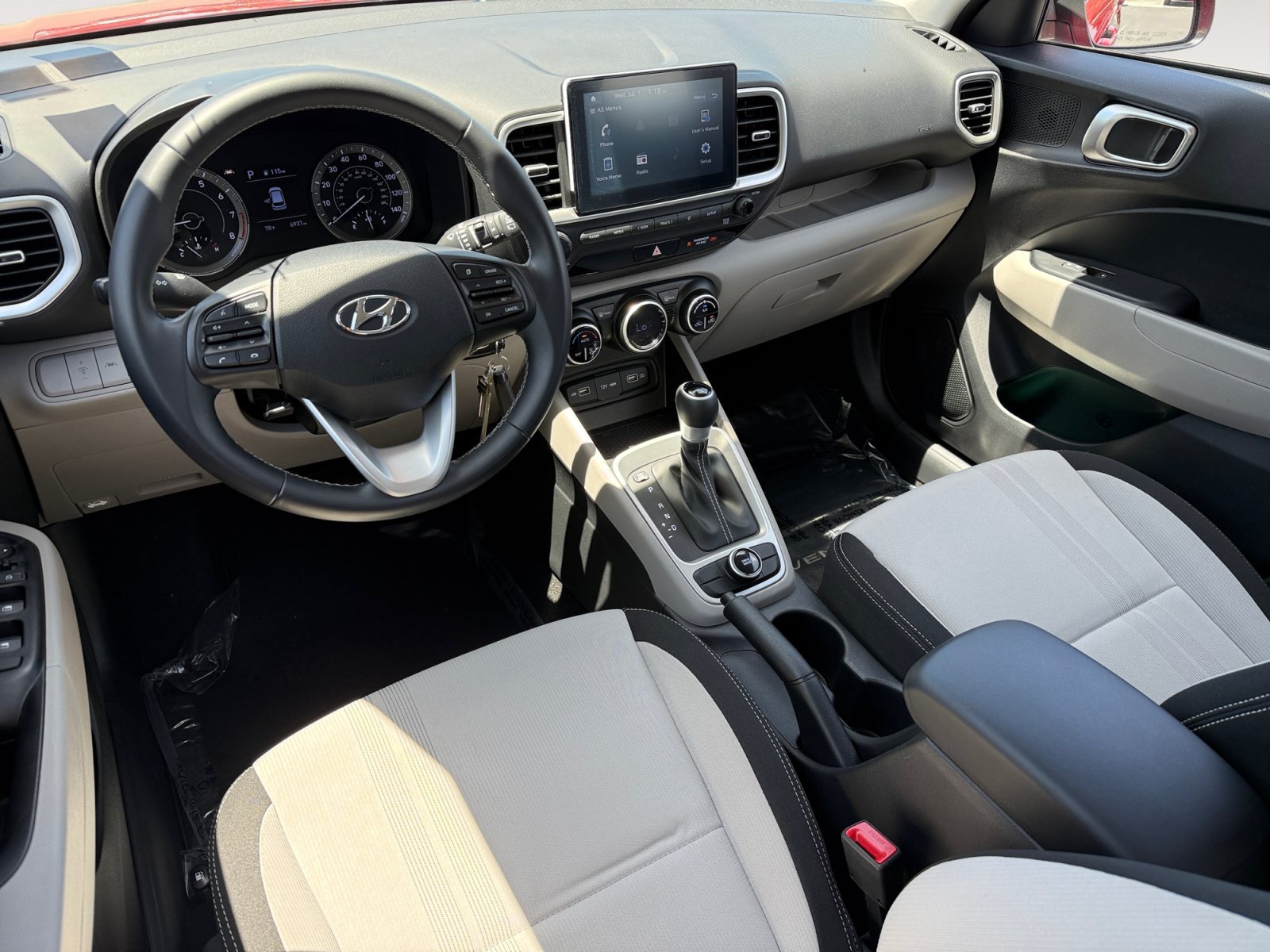 Certified 2022 Hyundai Venue SEL FWD image 15