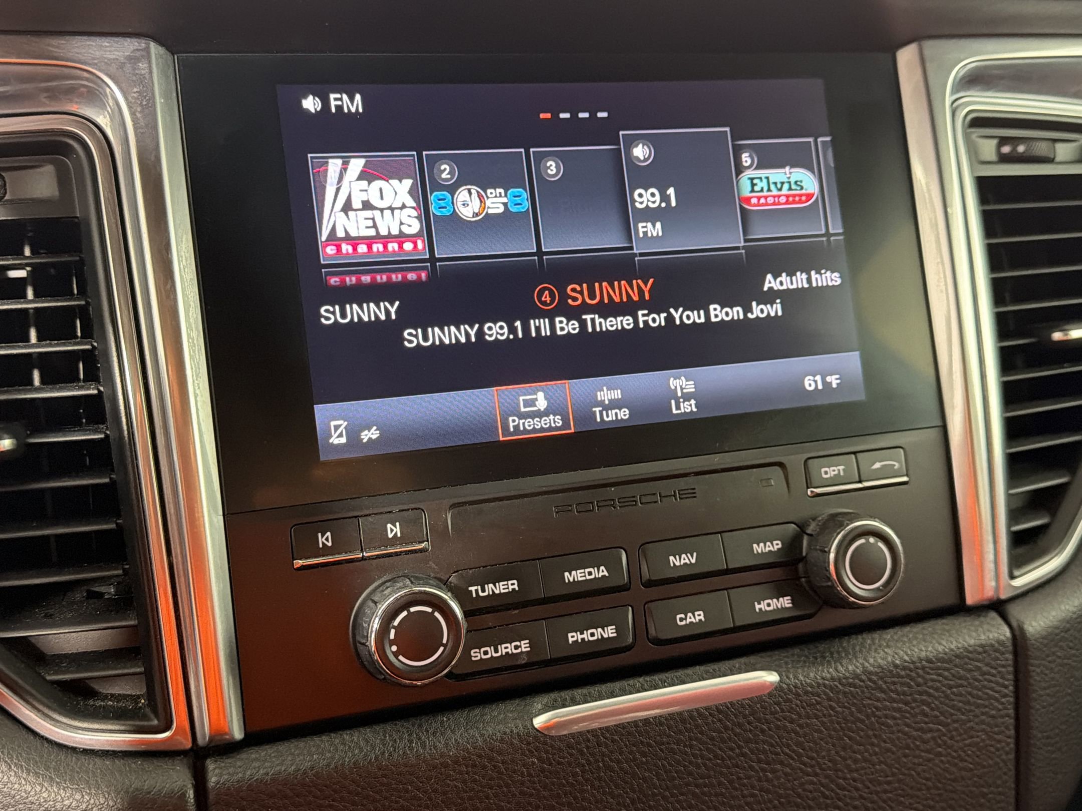 Used 2017 Porsche Macan Turbo AWD/4WD image 22