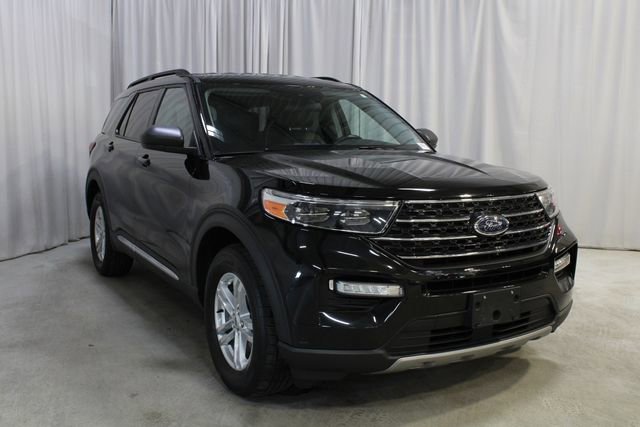 Used 2023 Ford Explorer XLT w/ Equipment Group 202A AWD/4WD image 38
