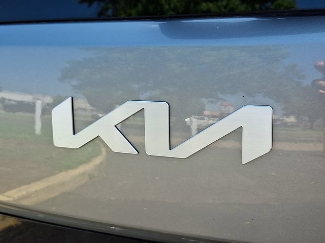 Certified 2025 Kia Soul LX w/ LX Technology Package FWD image 29