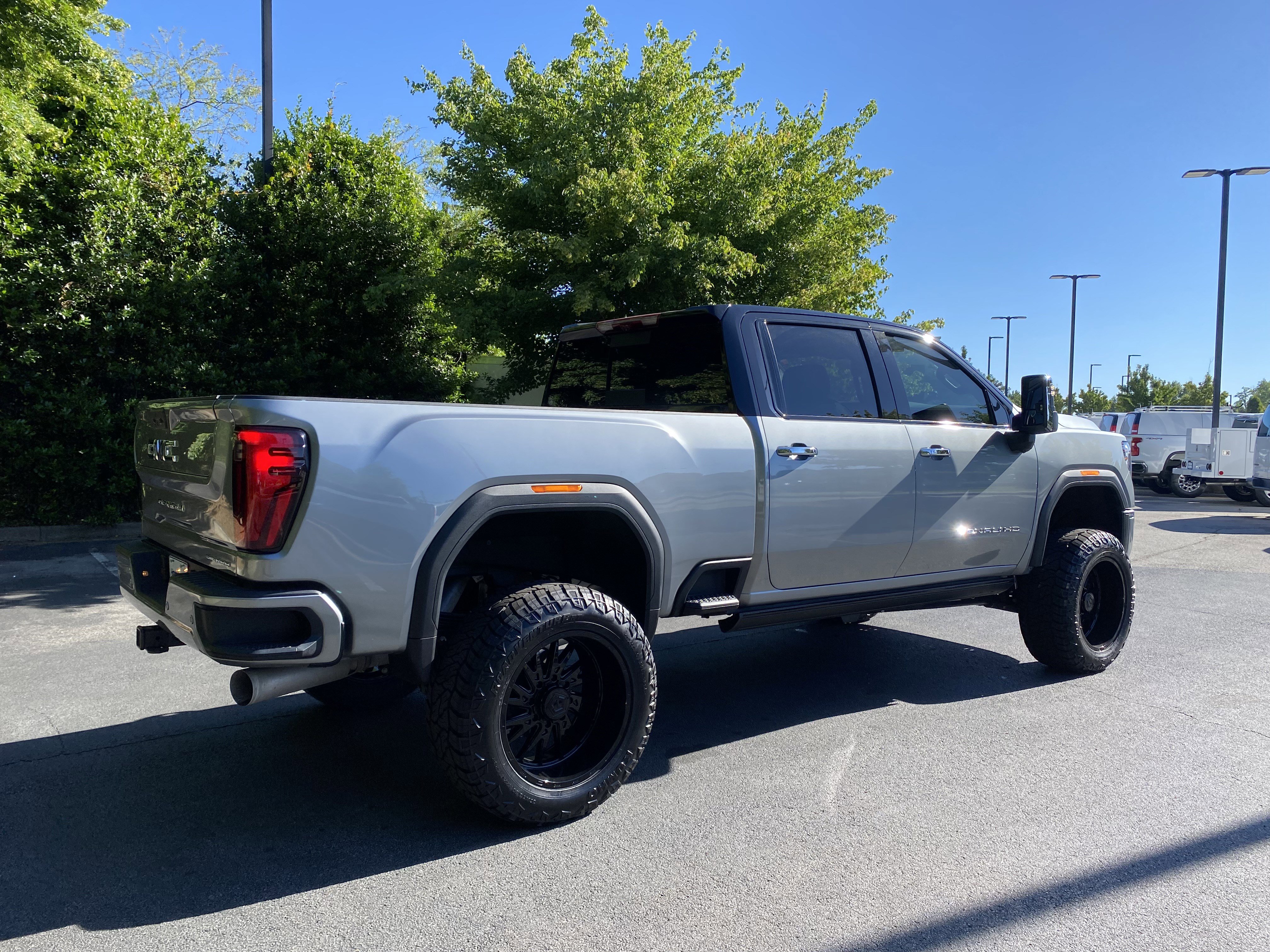 Used 2025 GMC Sierra 2500 Denali Ultimate AWD/4WD image 9