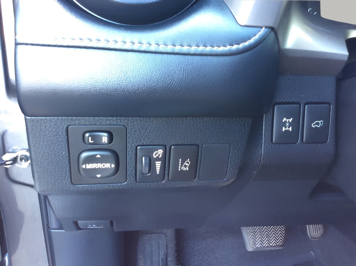 Used 2018 Toyota RAV4 XLE AWD/4WD image 29
