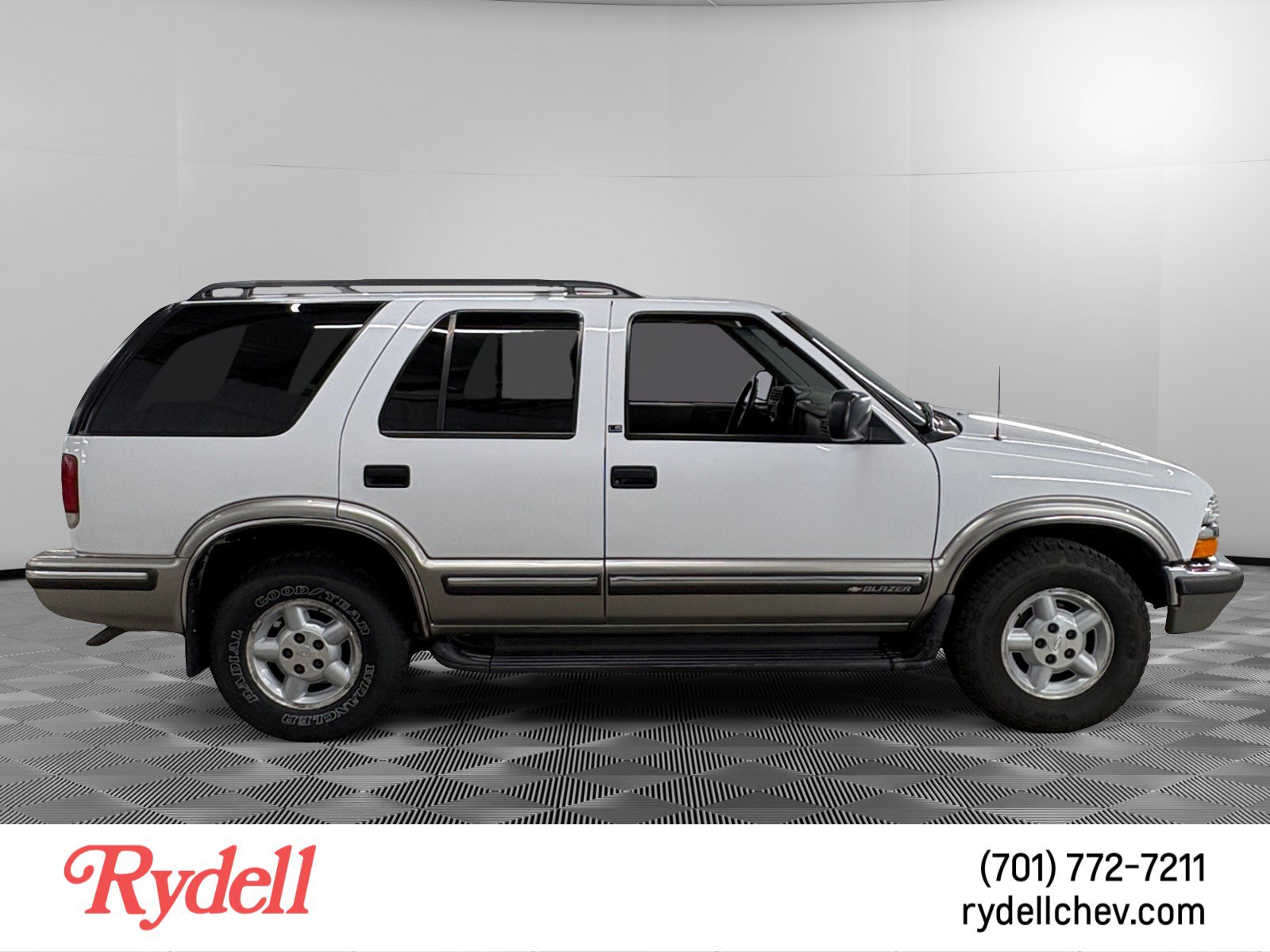 Used 1999 Chevrolet Blazer LS w/ Cold-Climate Pkg AWD/4WD image 6