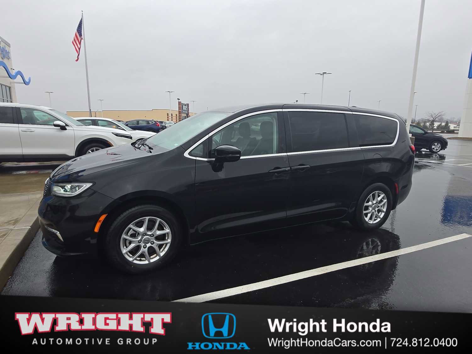 Used 2024 Chrysler Pacifica Touring-L image 1