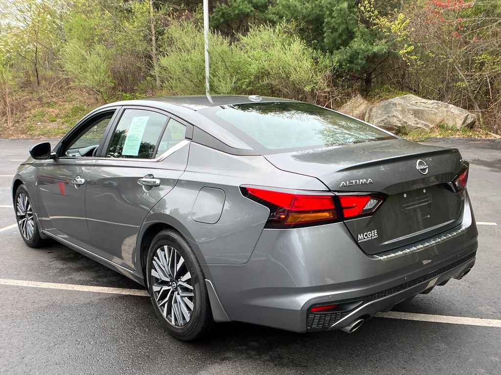 Used 2023 Nissan Altima 2.5 SV w/ SV Premium Package FWD image 3