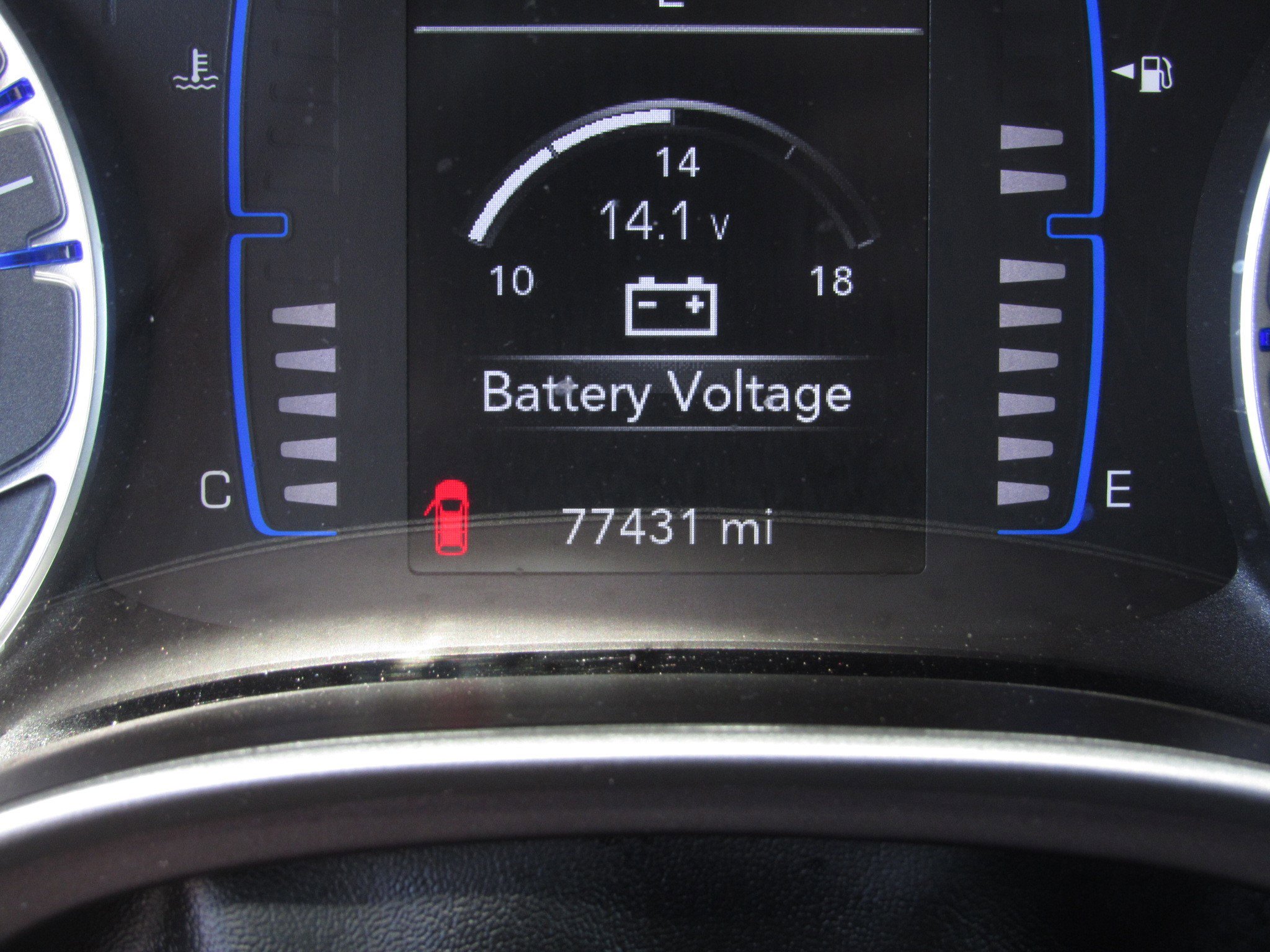 Used 2023 Chrysler Voyager LX FWD image 27