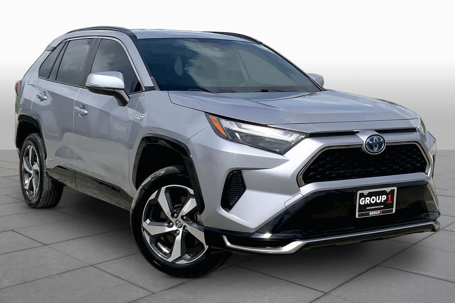 Used 2022 Toyota RAV4 SE AWD/4WD image 3