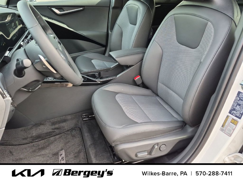 Certified 2025 Kia Niro EX w/ EX Cold Weather Package FWD image 21