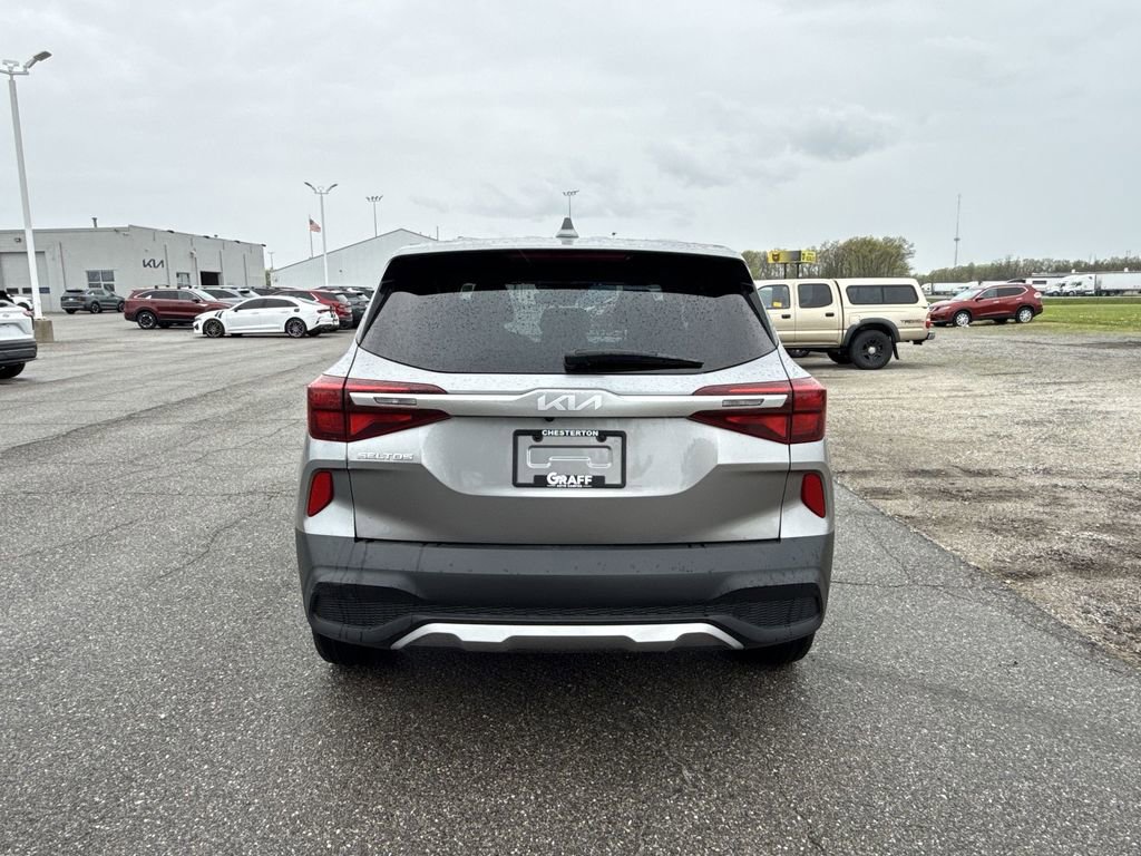 Used 2023 Kia Seltos LX AWD/4WD image 7