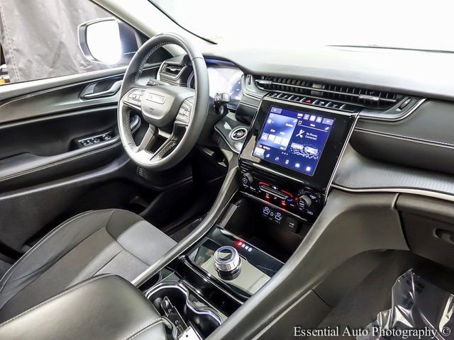 Used 2023 Jeep Grand Cherokee Laredo image 22