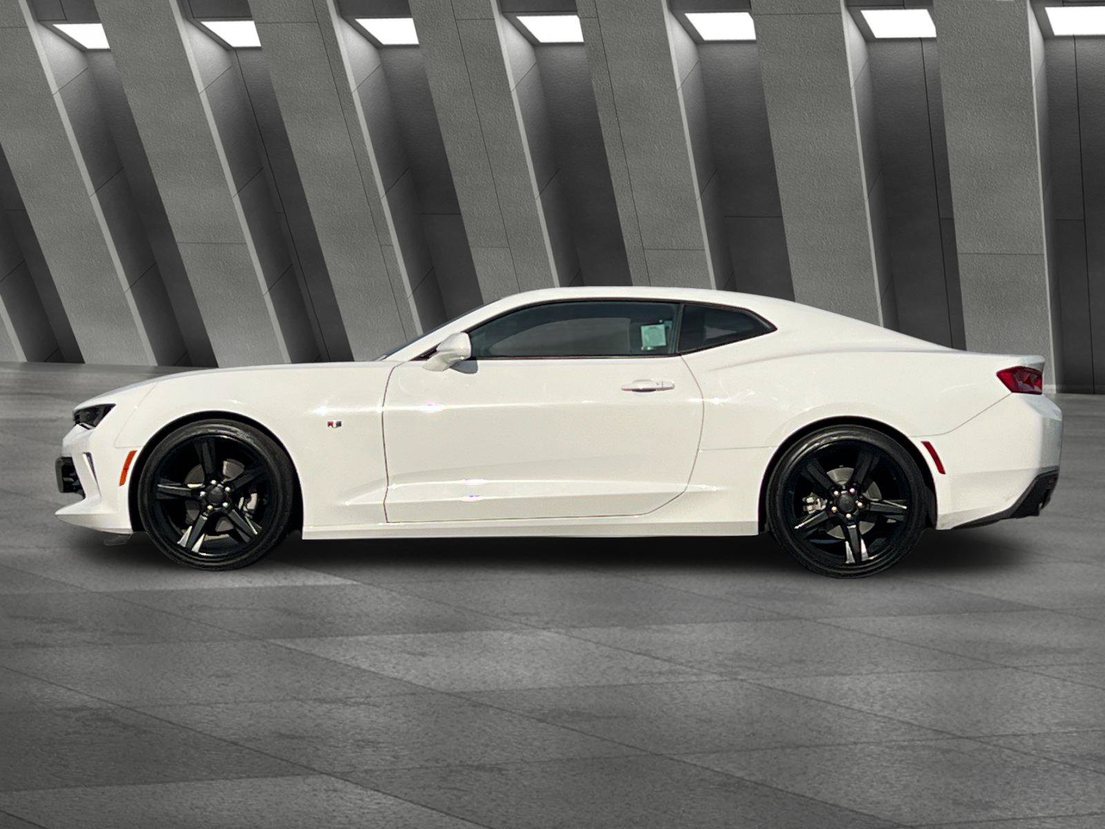Used 2018 Chevrolet Camaro LT RWD image 7