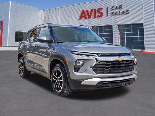 Used 2025 Chevrolet TrailBlazer LT AWD/4WD image 3